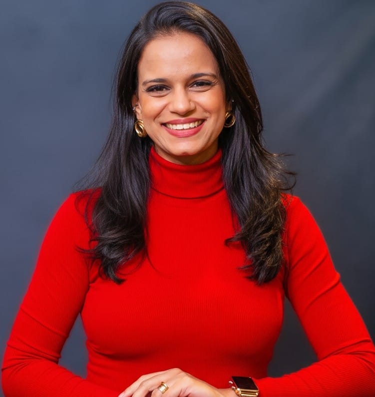 Julia Vidal, criadora do Universalis Manifesto